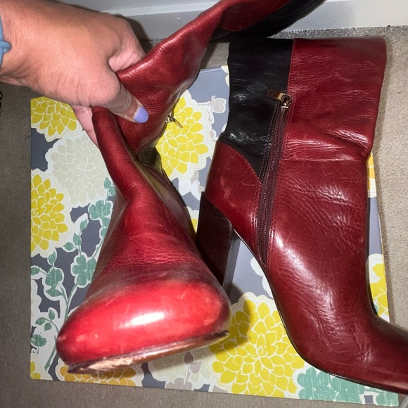 9.5 Tory Burch Boots - Picture 6 of 11